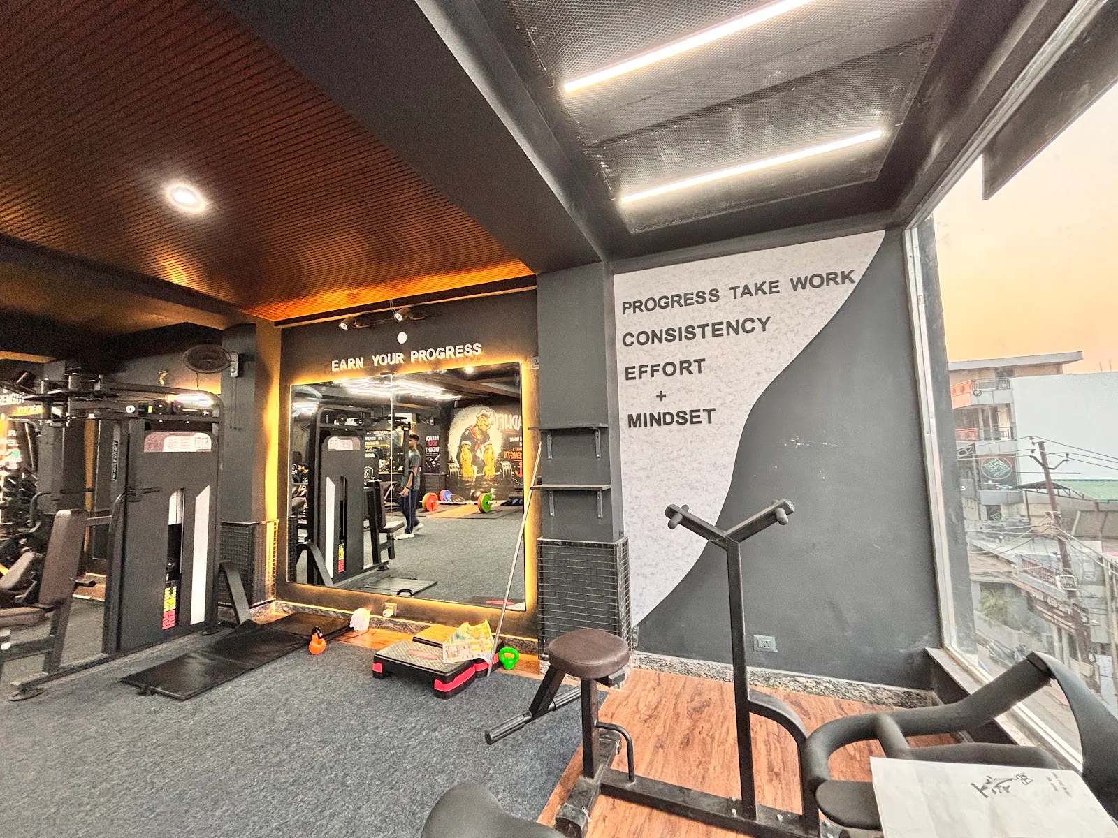 Fitness community presentation imagery